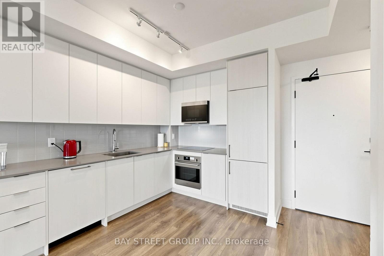 #725 2485 TAUNTON ROAD - 16