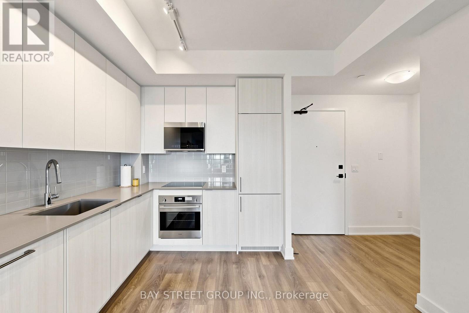 #725 2485 TAUNTON ROAD - 17