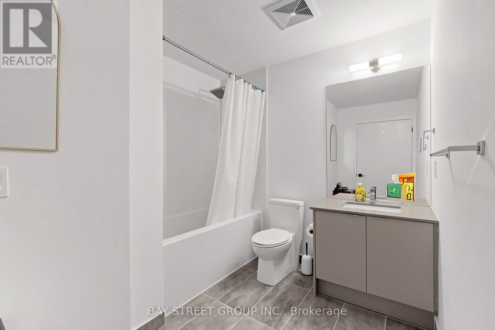 #725 2485 TAUNTON ROAD - 28