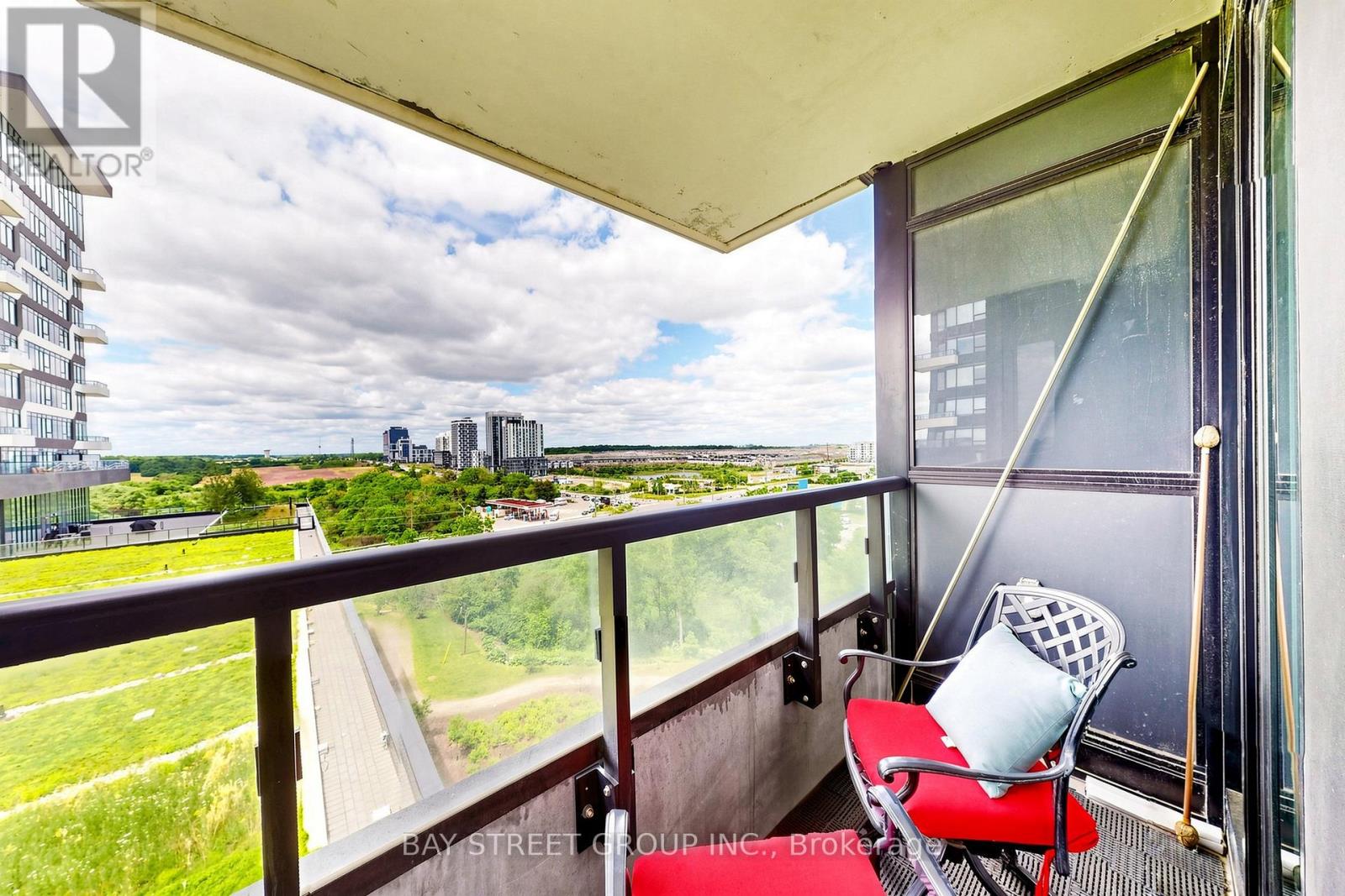 #725 2485 TAUNTON ROAD - 32