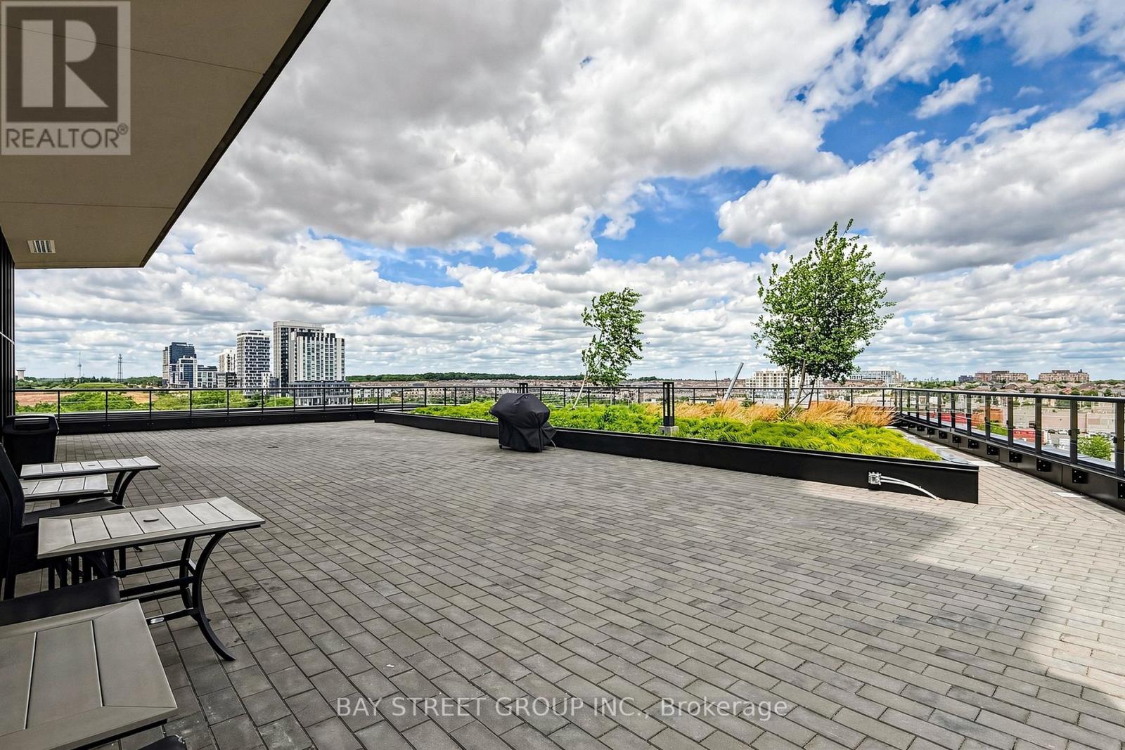 #725 2485 TAUNTON ROAD - 46