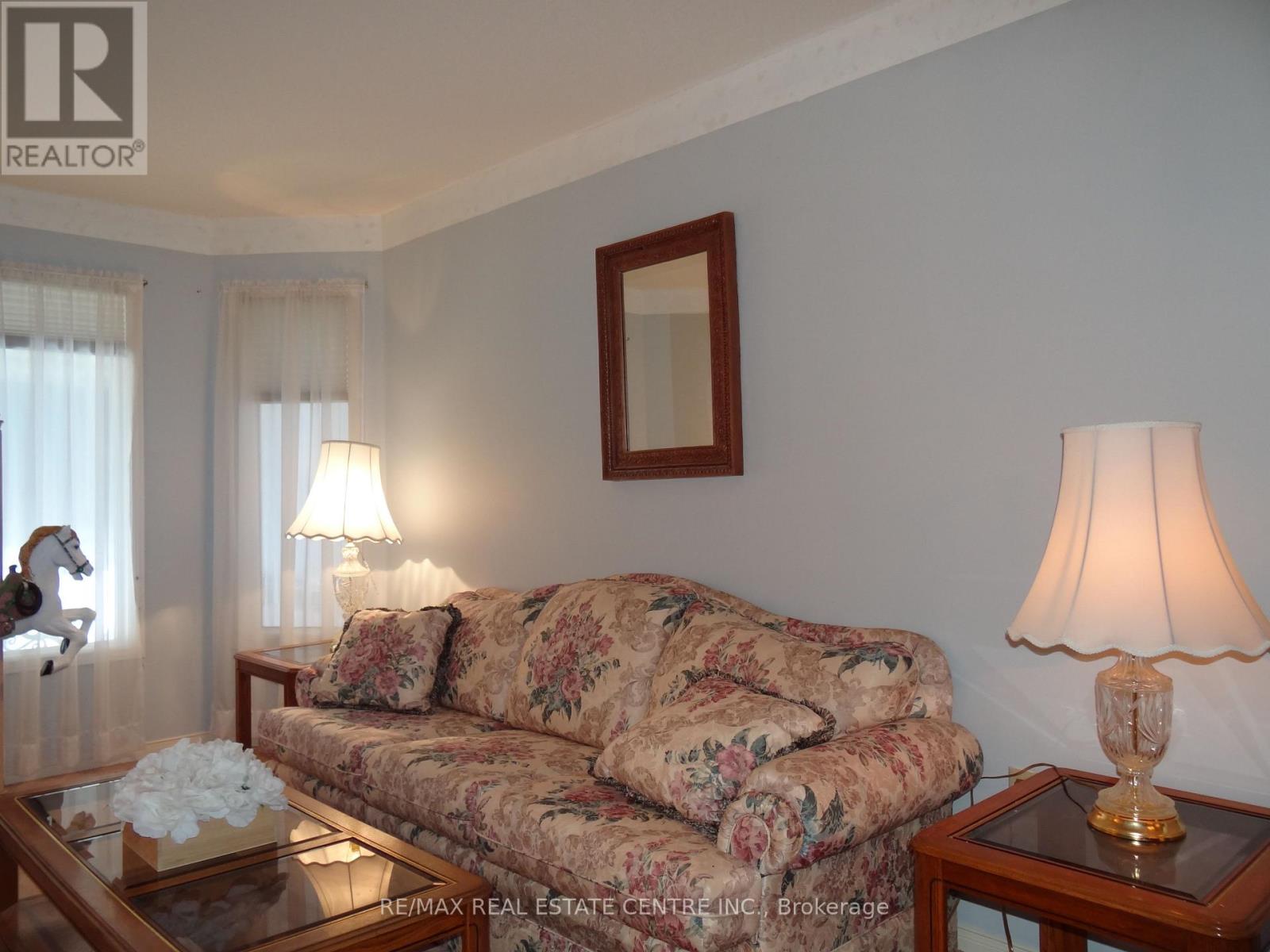 42 DAVIS CRESCENT - 10