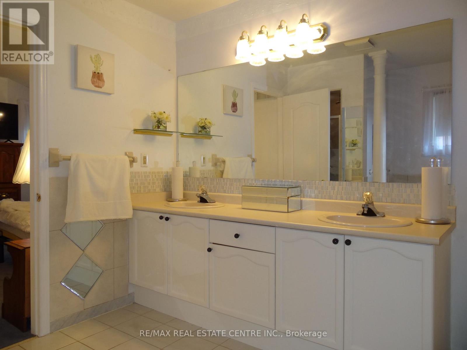 42 DAVIS CRESCENT - 17