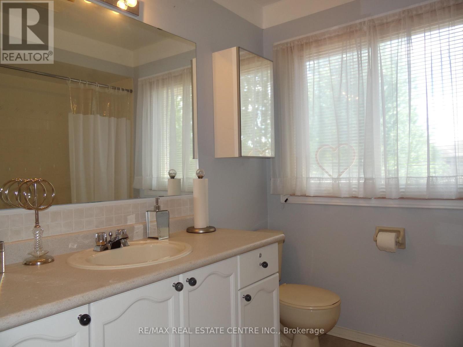42 DAVIS CRESCENT - 22