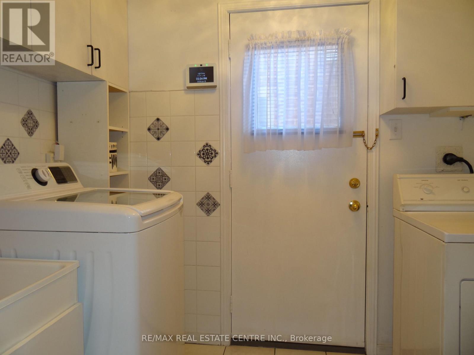 42 DAVIS CRESCENT - 23