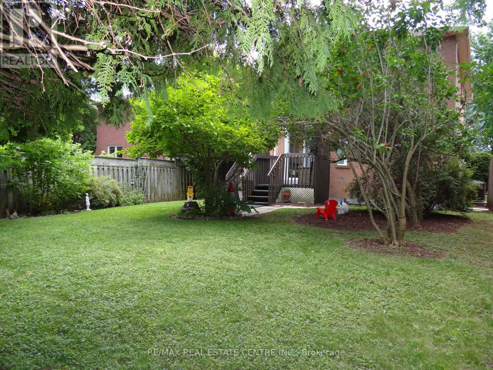 42 DAVIS CRESCENT - 27