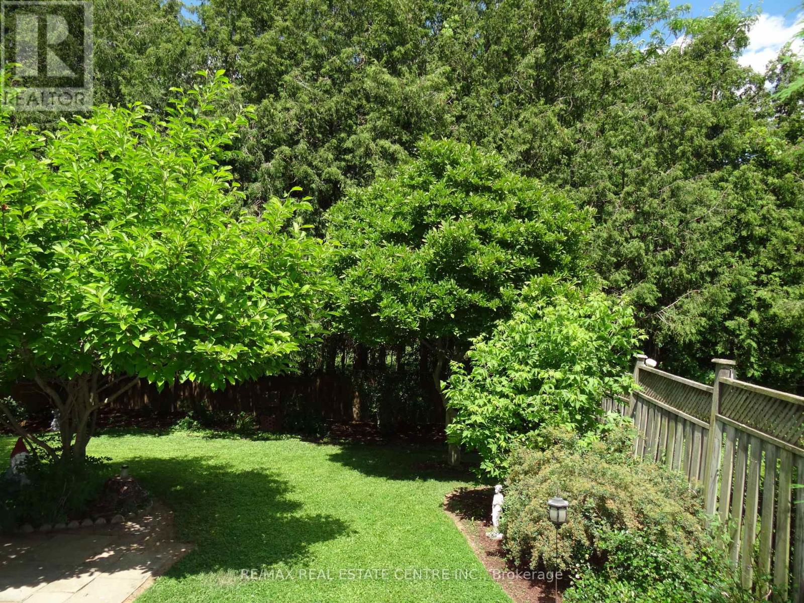 42 DAVIS CRESCENT - 28