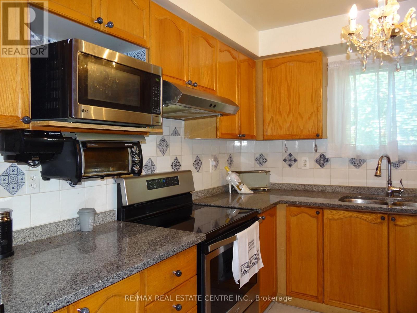 42 DAVIS CRESCENT - 4