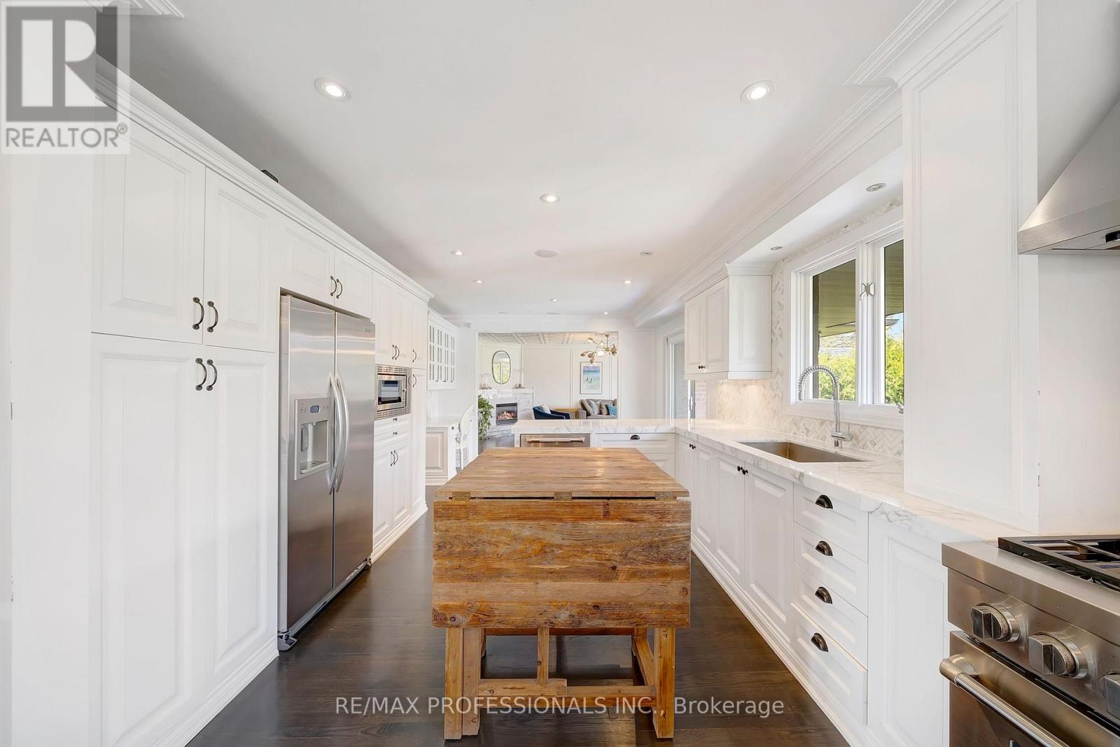 52 COURTSFIELD CRESCENT - 12