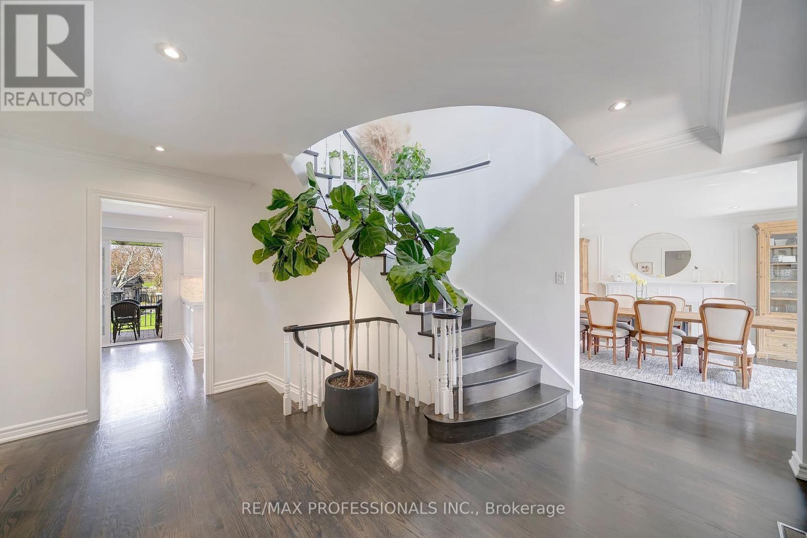 52 COURTSFIELD CRESCENT - 4