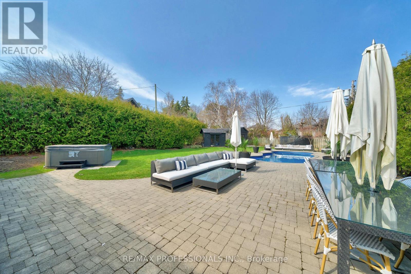 52 COURTSFIELD CRESCENT - 40