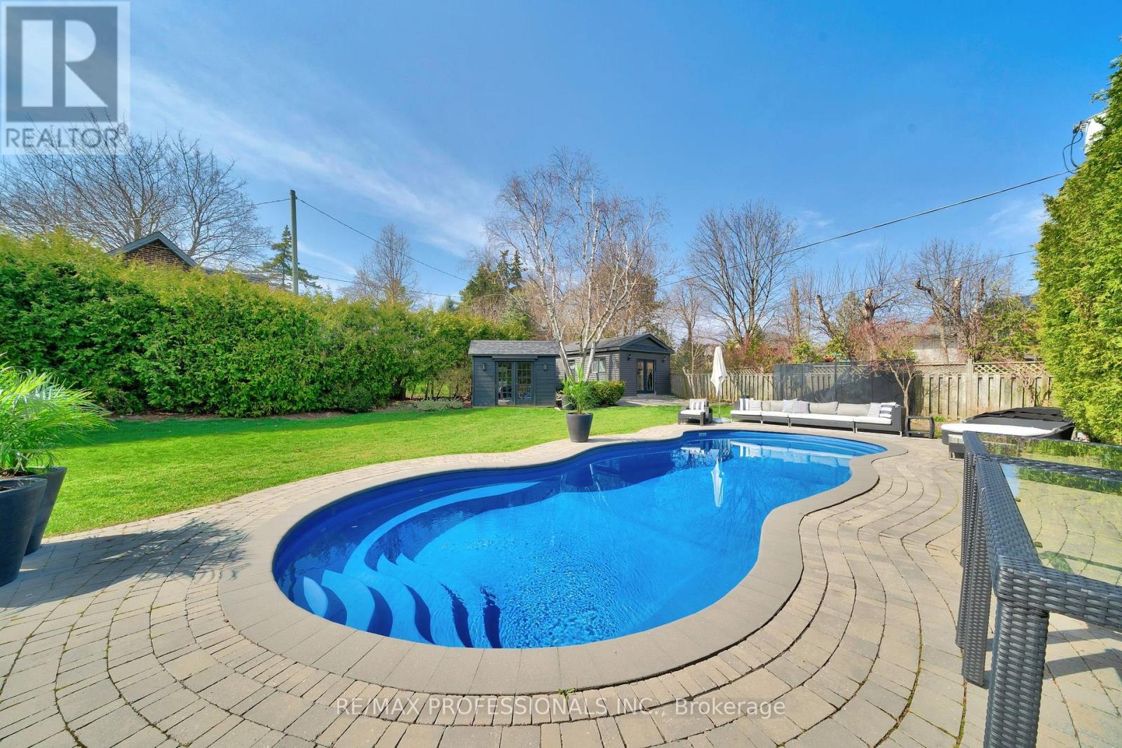 52 COURTSFIELD CRESCENT - 43