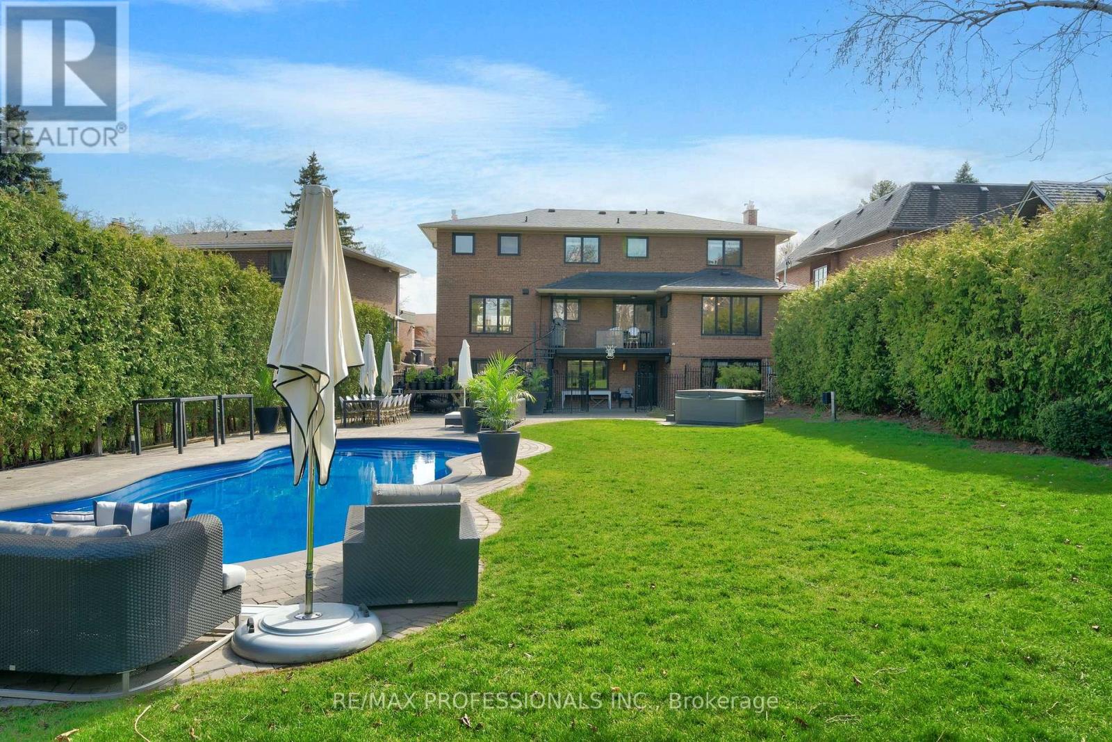 52 COURTSFIELD CRESCENT - 46