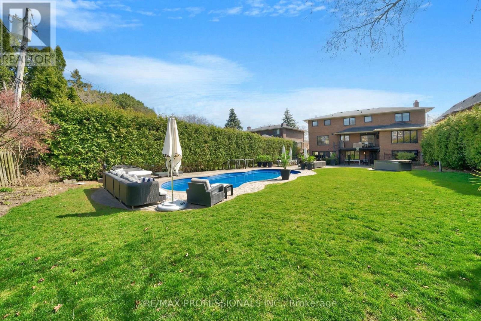 52 COURTSFIELD CRESCENT - 47