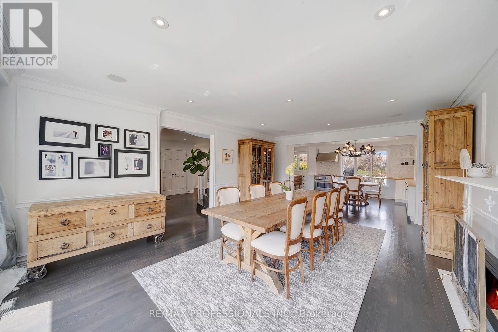 52 COURTSFIELD CRESCENT - 6