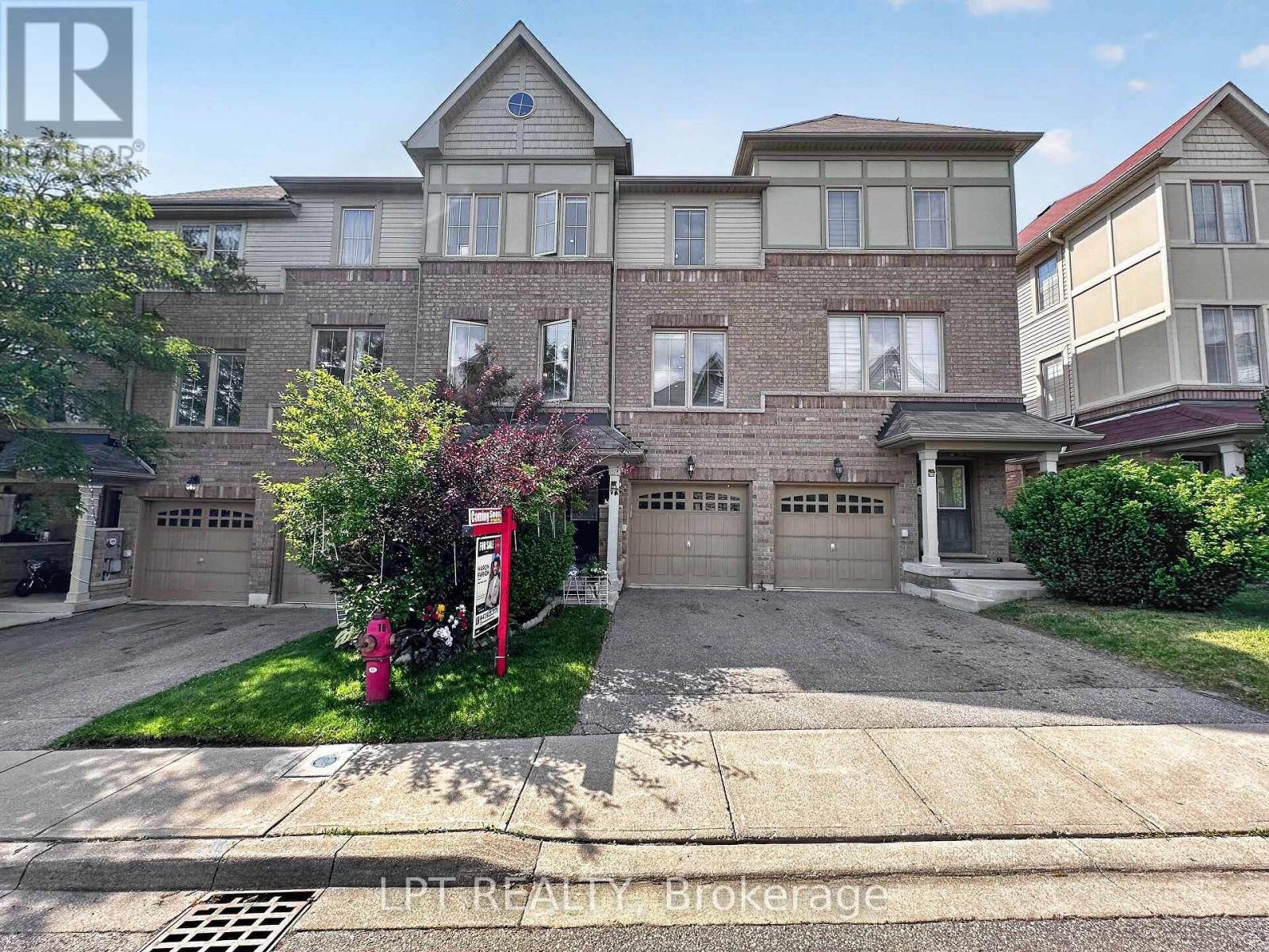 44 CEDAR LAKE CRESCENT - 1