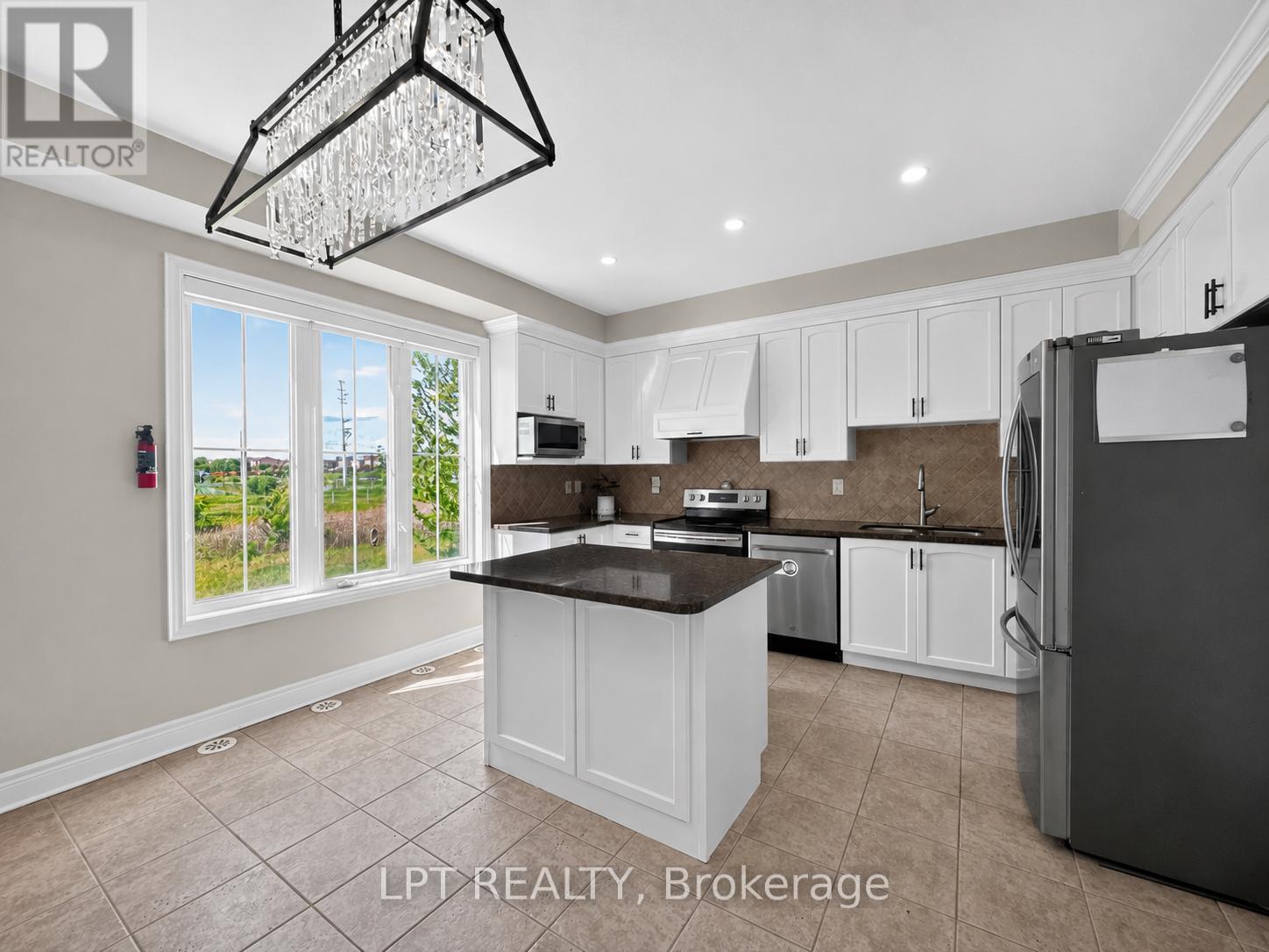 44 CEDAR LAKE CRESCENT - 11
