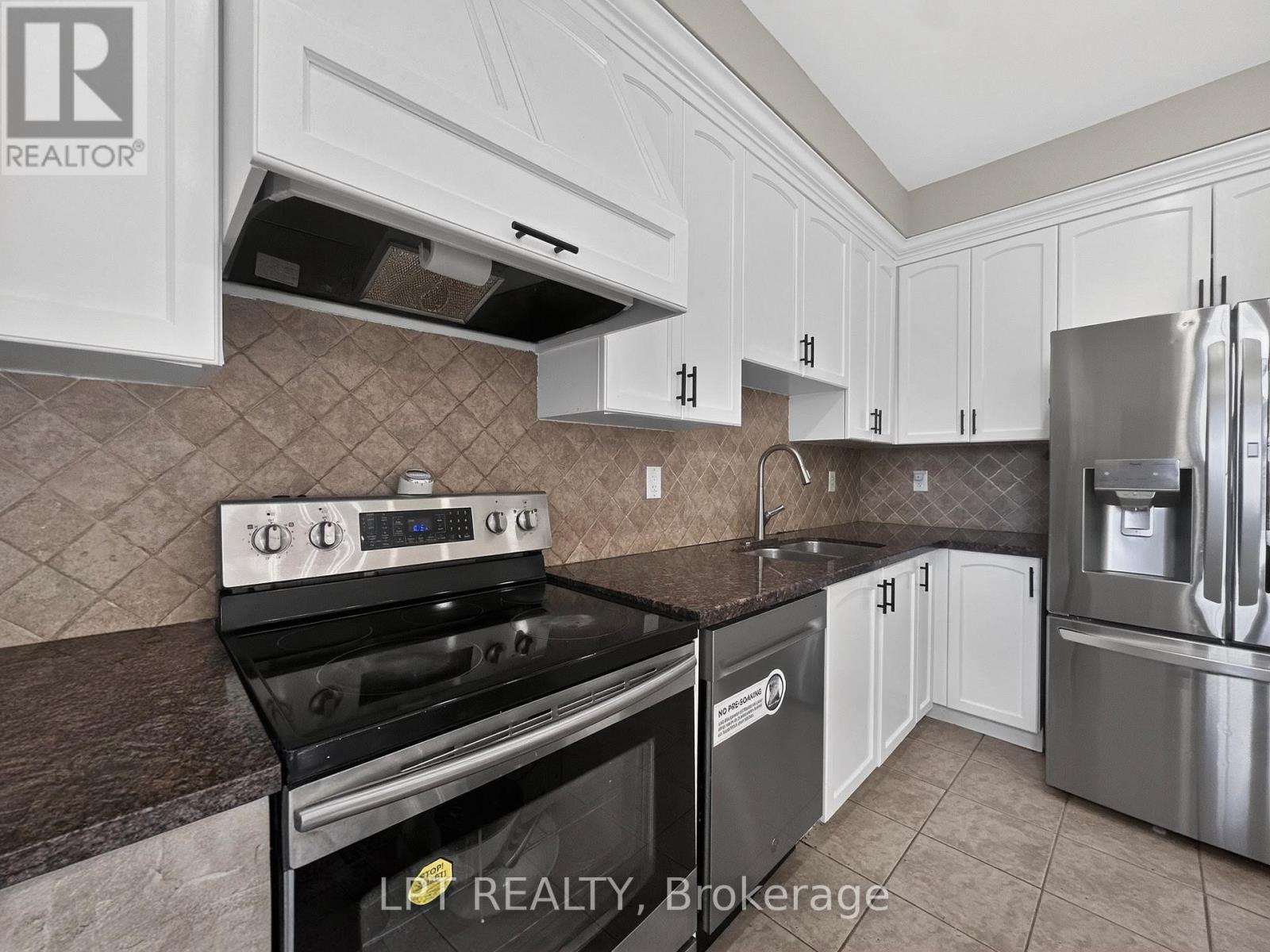 44 CEDAR LAKE CRESCENT - 13