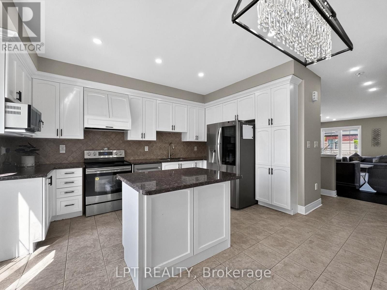 44 CEDAR LAKE CRESCENT - 14