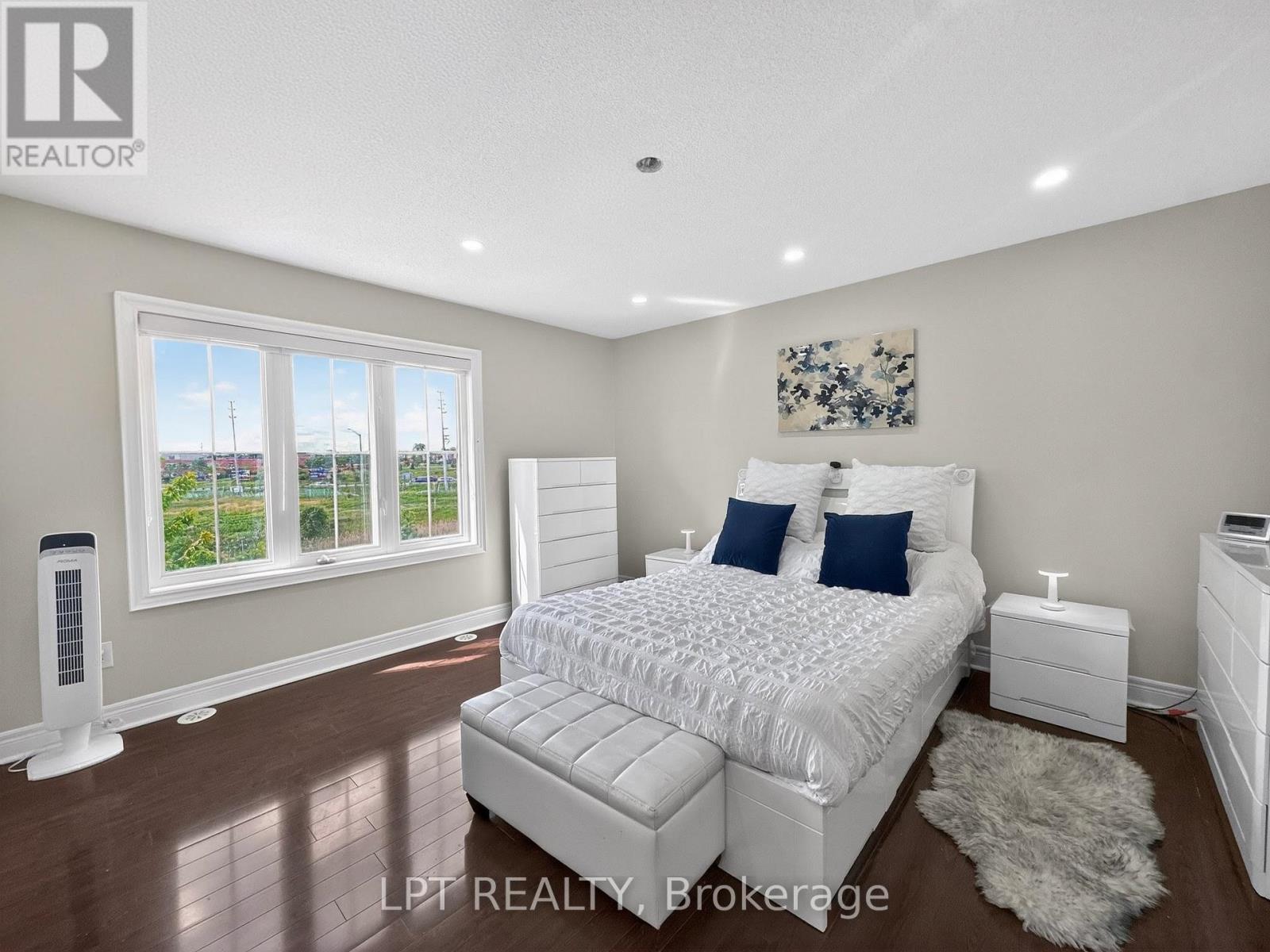 44 CEDAR LAKE CRESCENT - 16