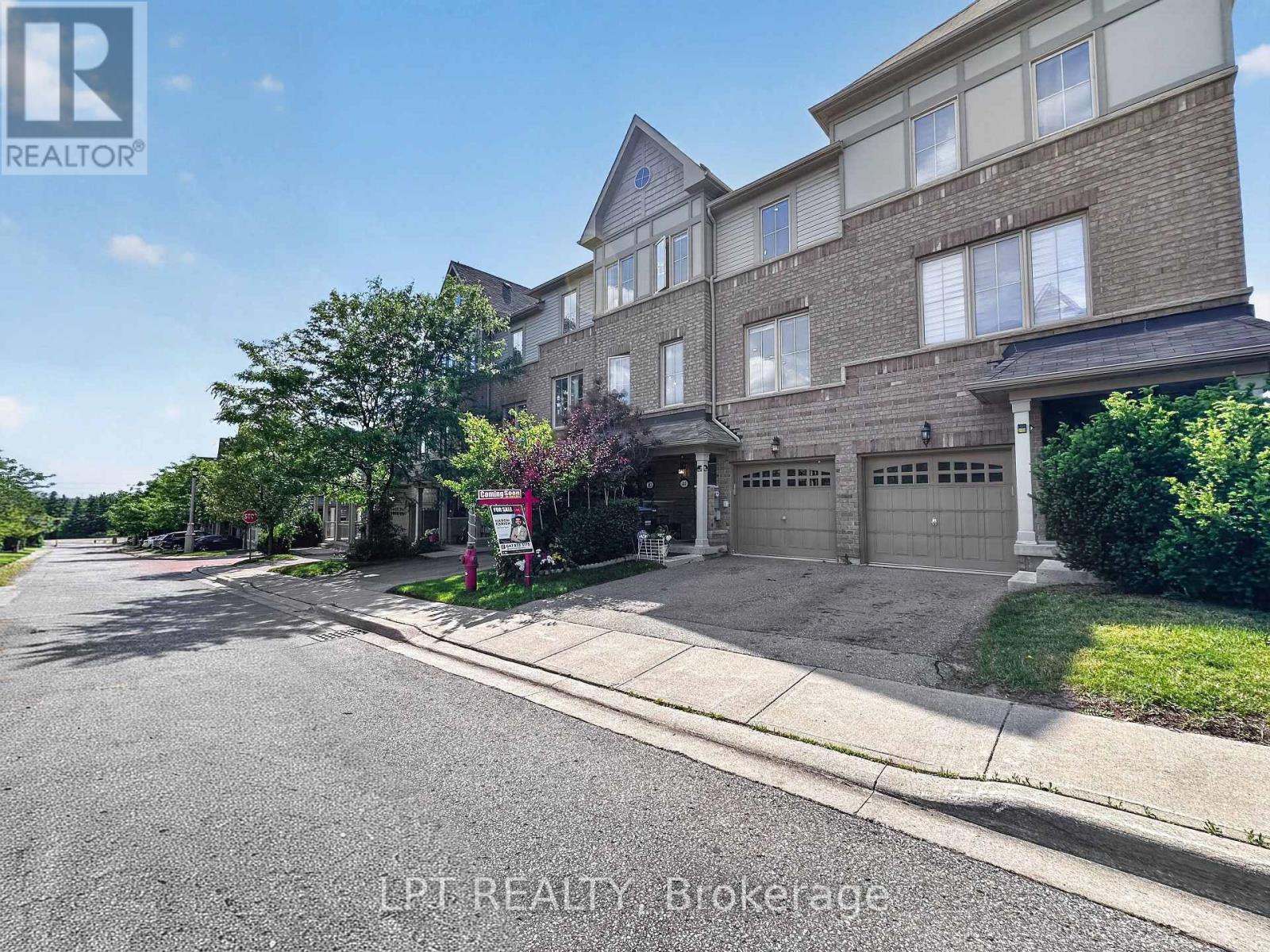 44 CEDAR LAKE CRESCENT - 2
