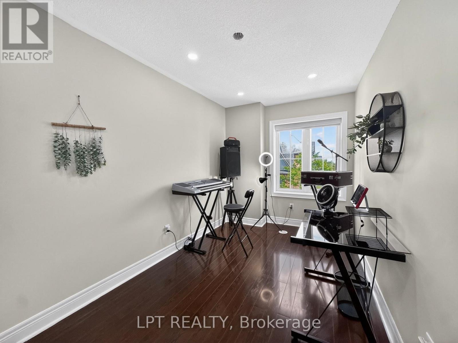 44 CEDAR LAKE CRESCENT - 20