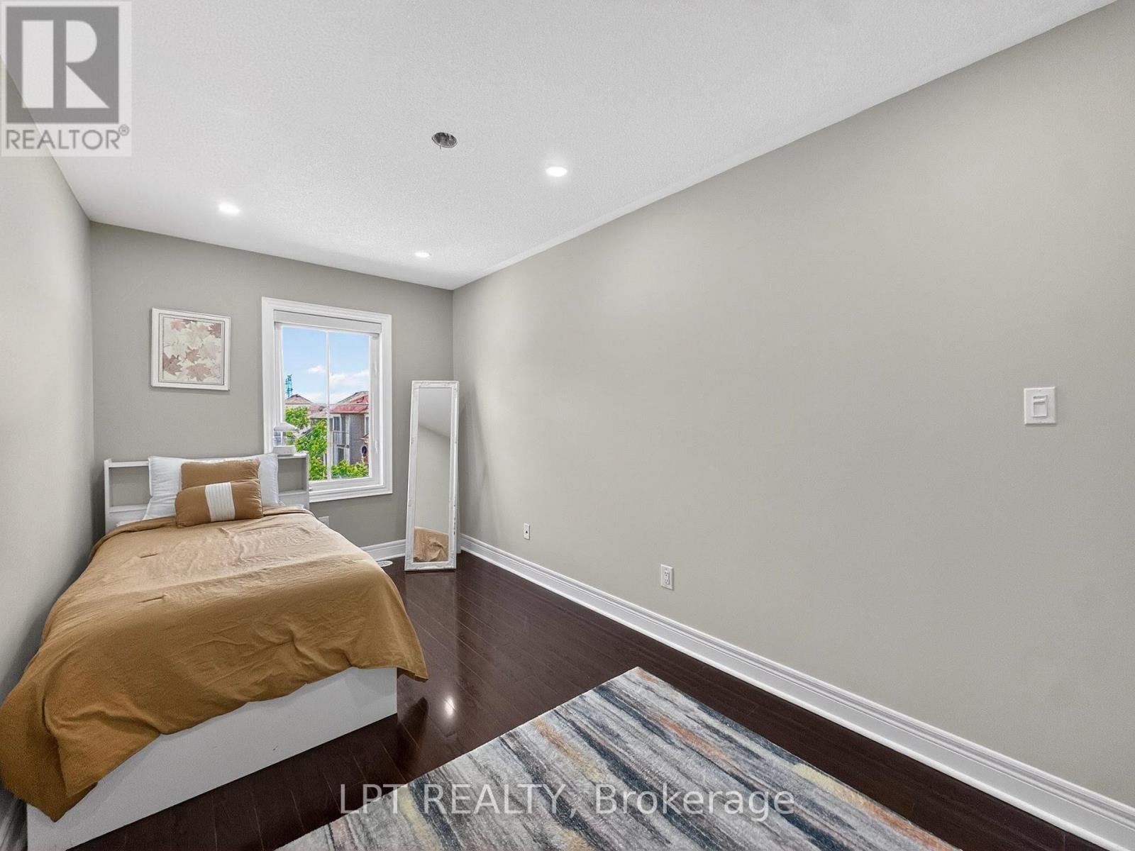44 CEDAR LAKE CRESCENT - 22