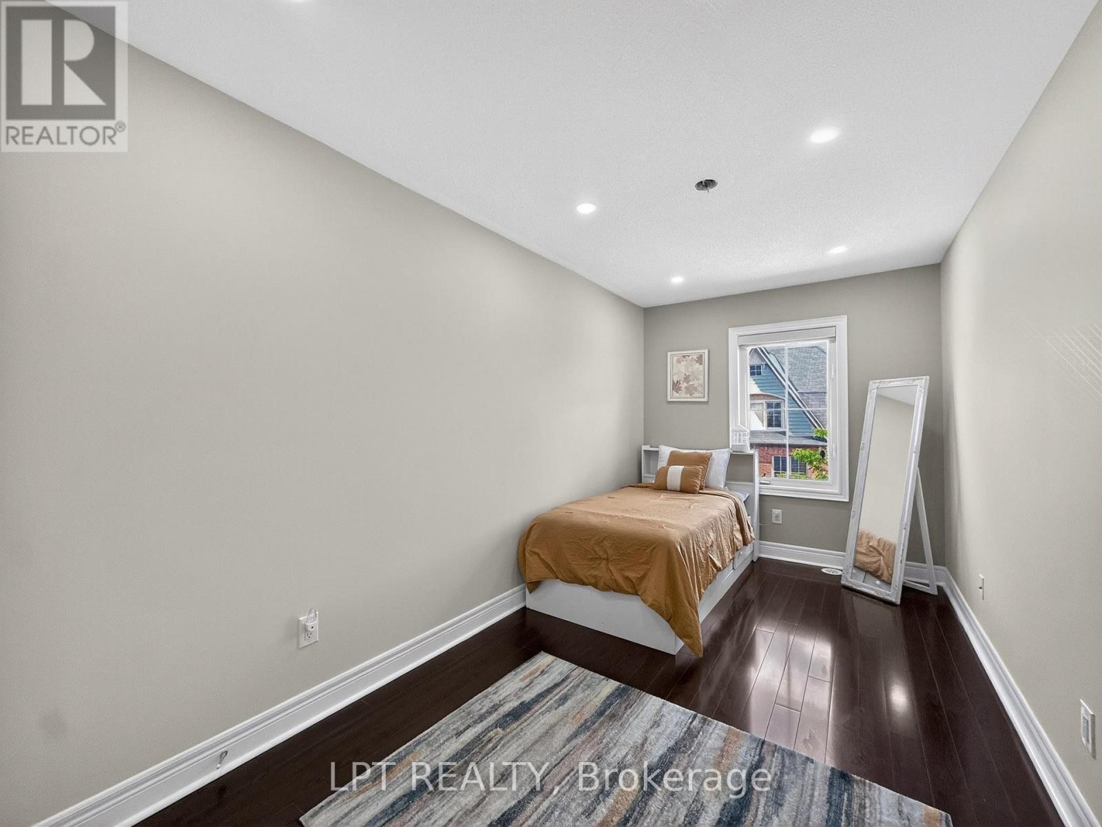 44 CEDAR LAKE CRESCENT - 23