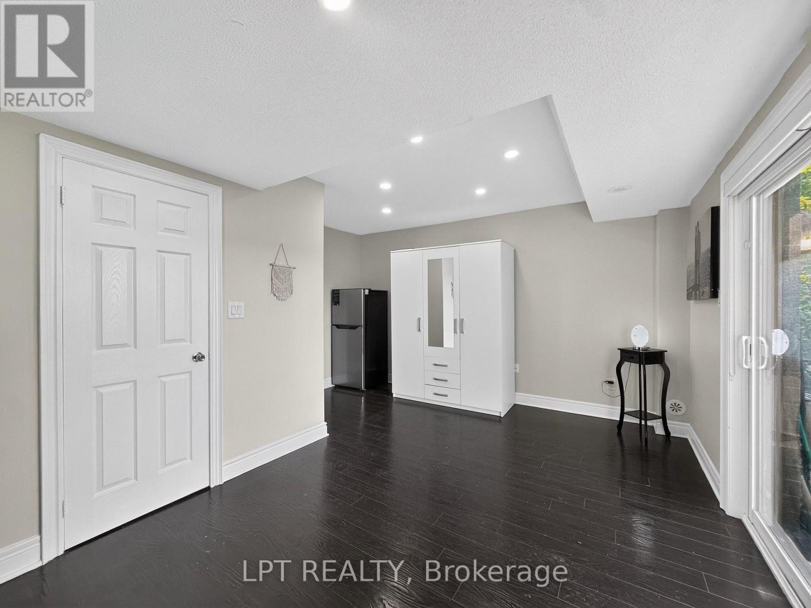 44 CEDAR LAKE CRESCENT - 25