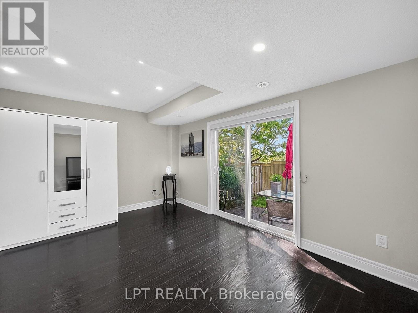 44 CEDAR LAKE CRESCENT - 26