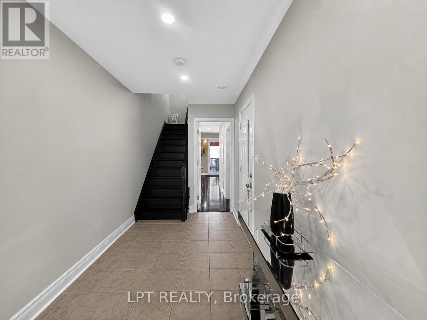44 CEDAR LAKE CRESCENT - 5