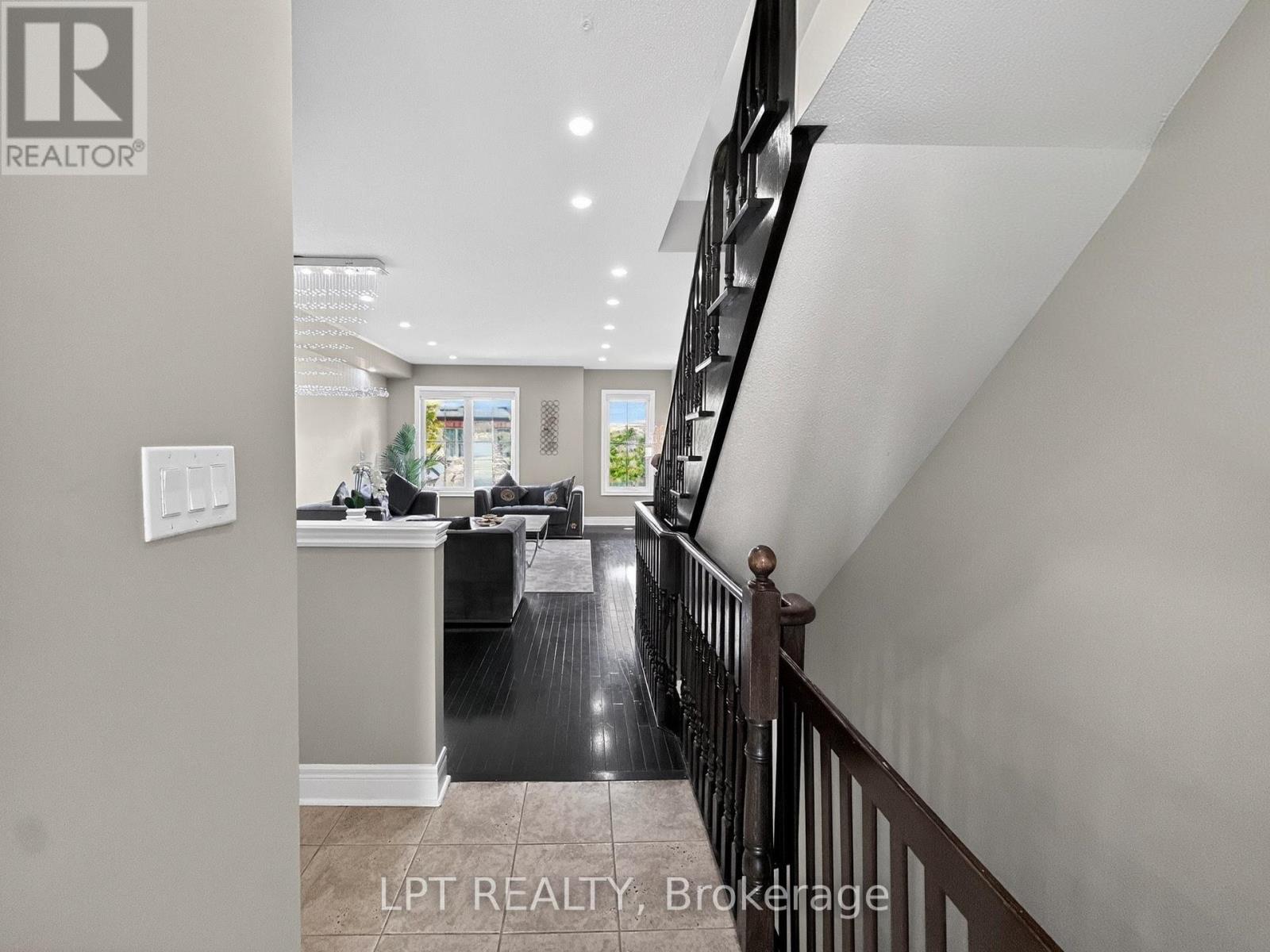 44 CEDAR LAKE CRESCENT - 6