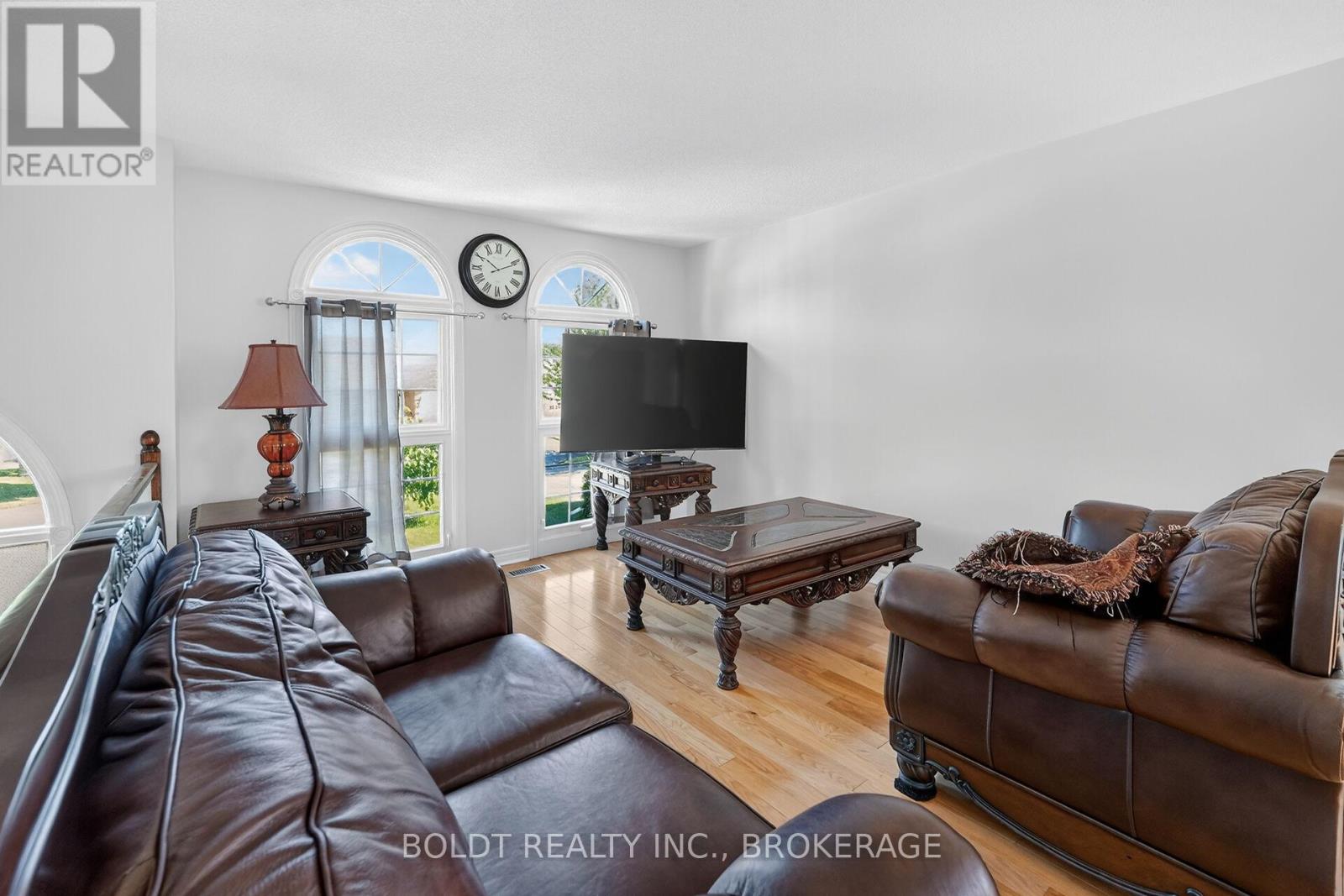 6 CEDAR COURT - 16