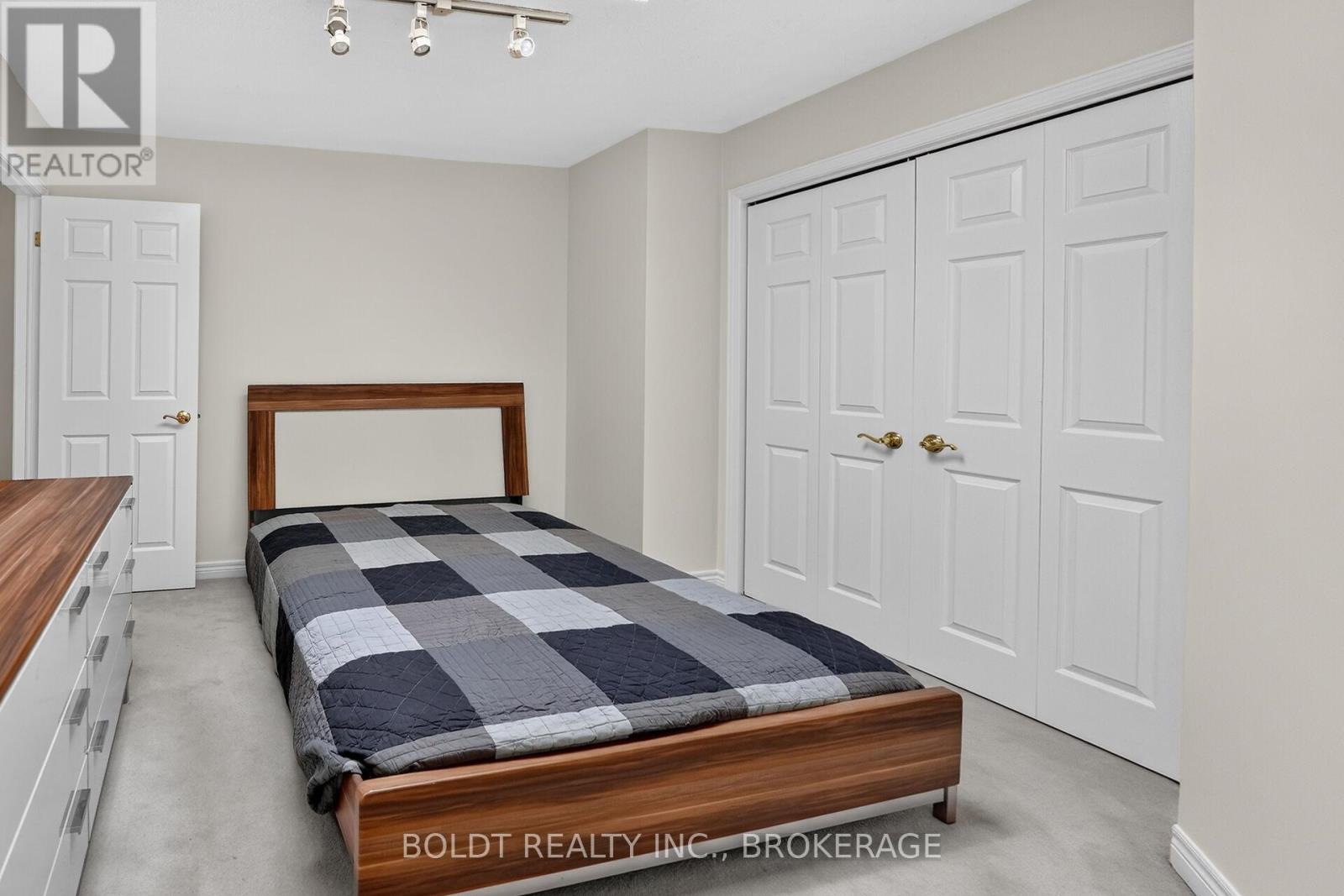 6 CEDAR COURT - 21