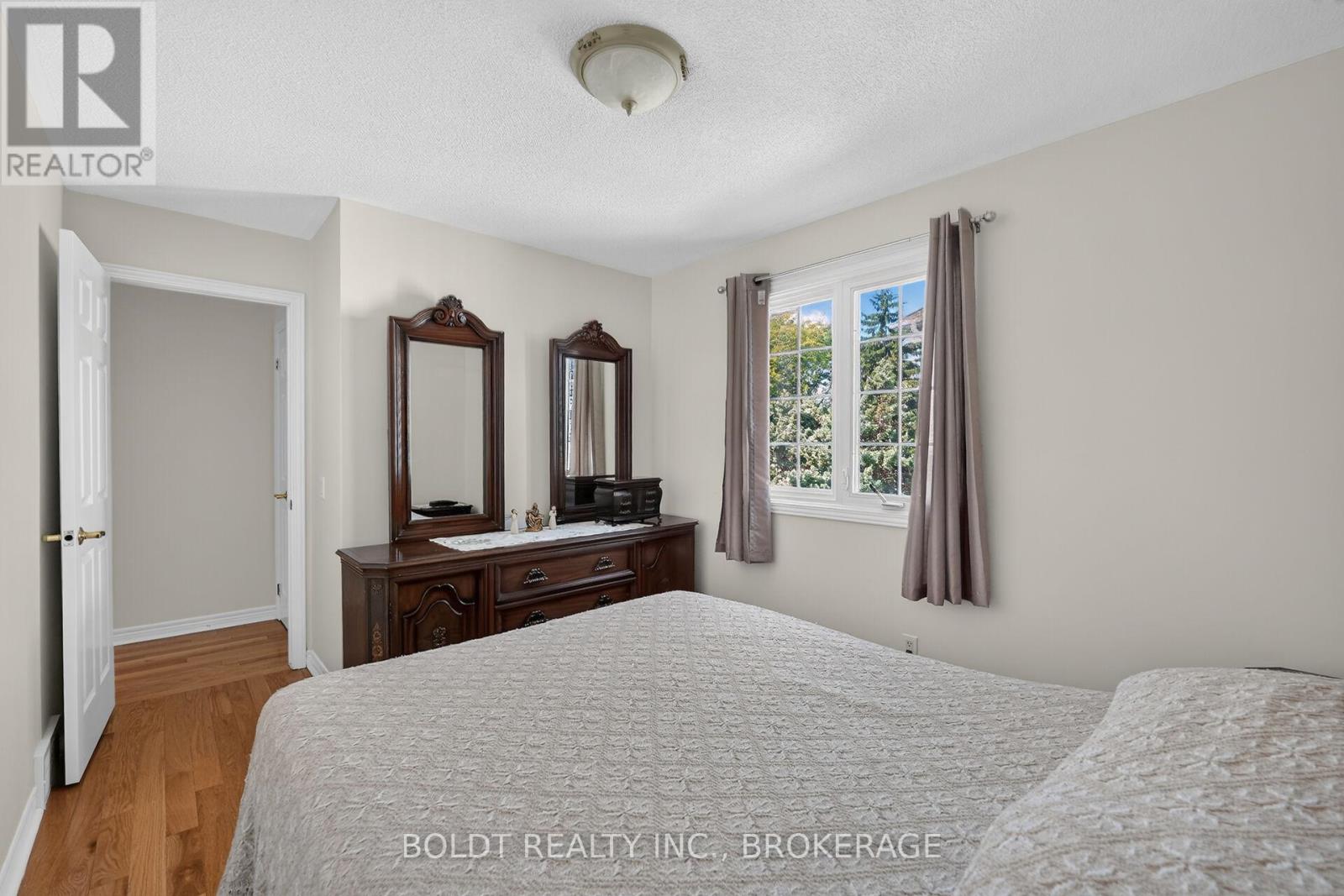 6 CEDAR COURT - 23