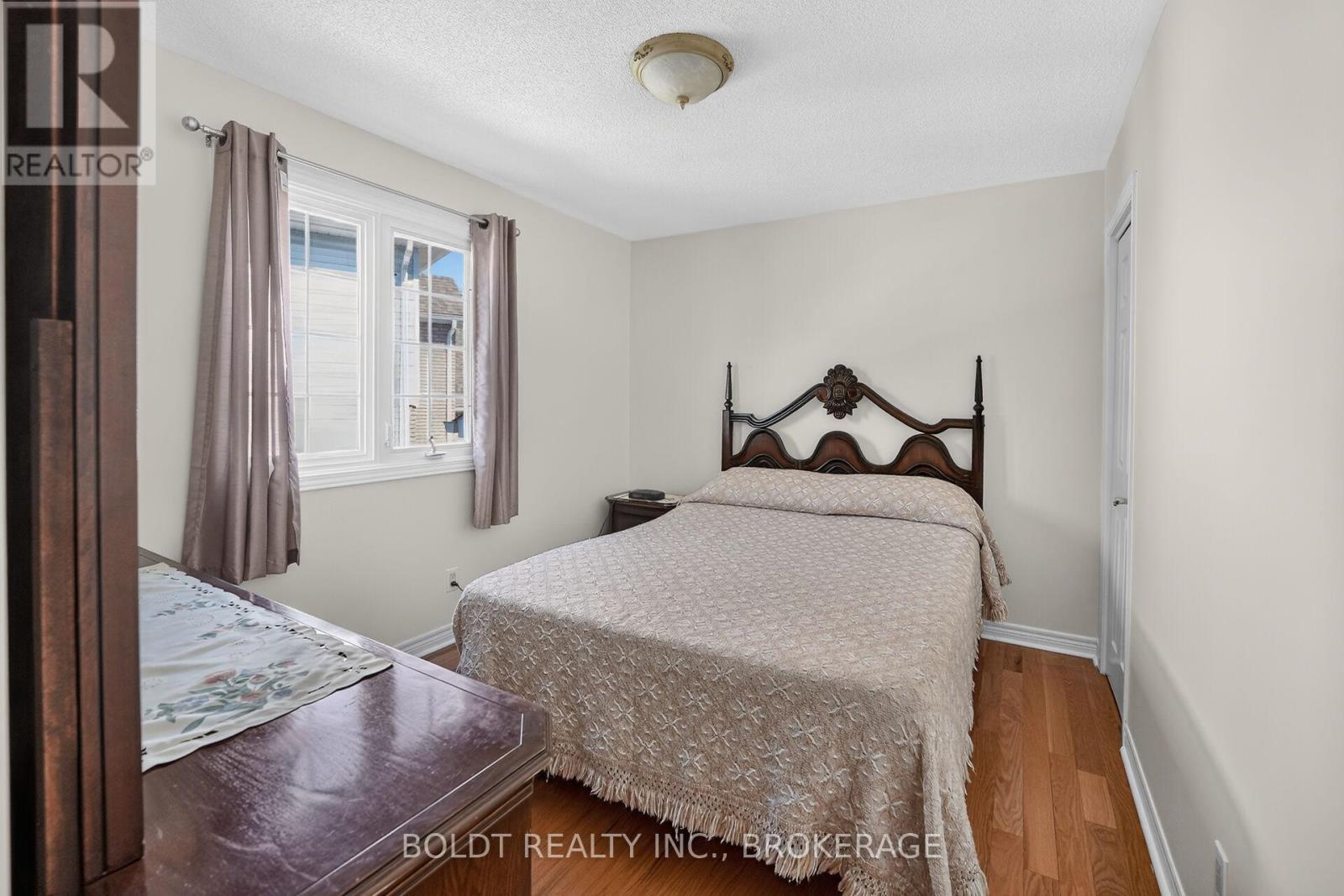 6 CEDAR COURT - 24