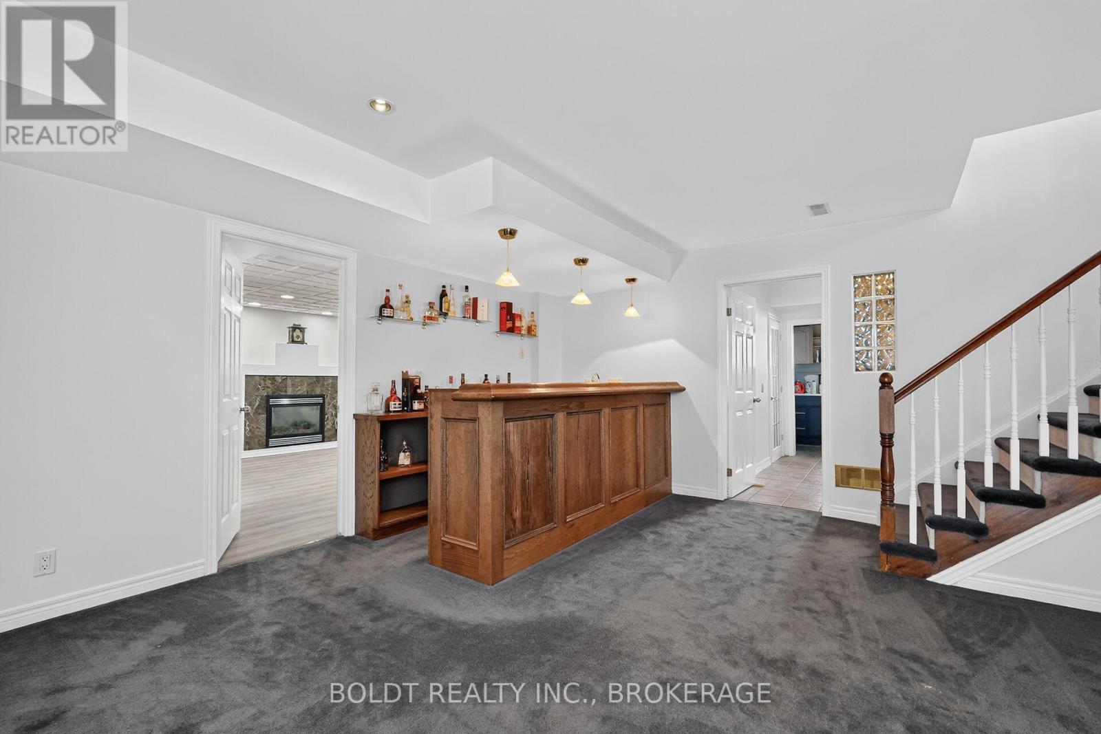 6 CEDAR COURT - 25