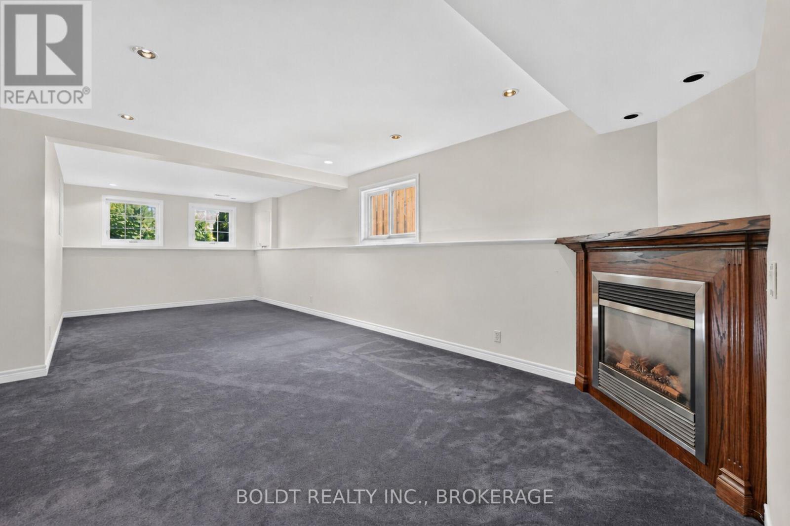 6 CEDAR COURT - 26
