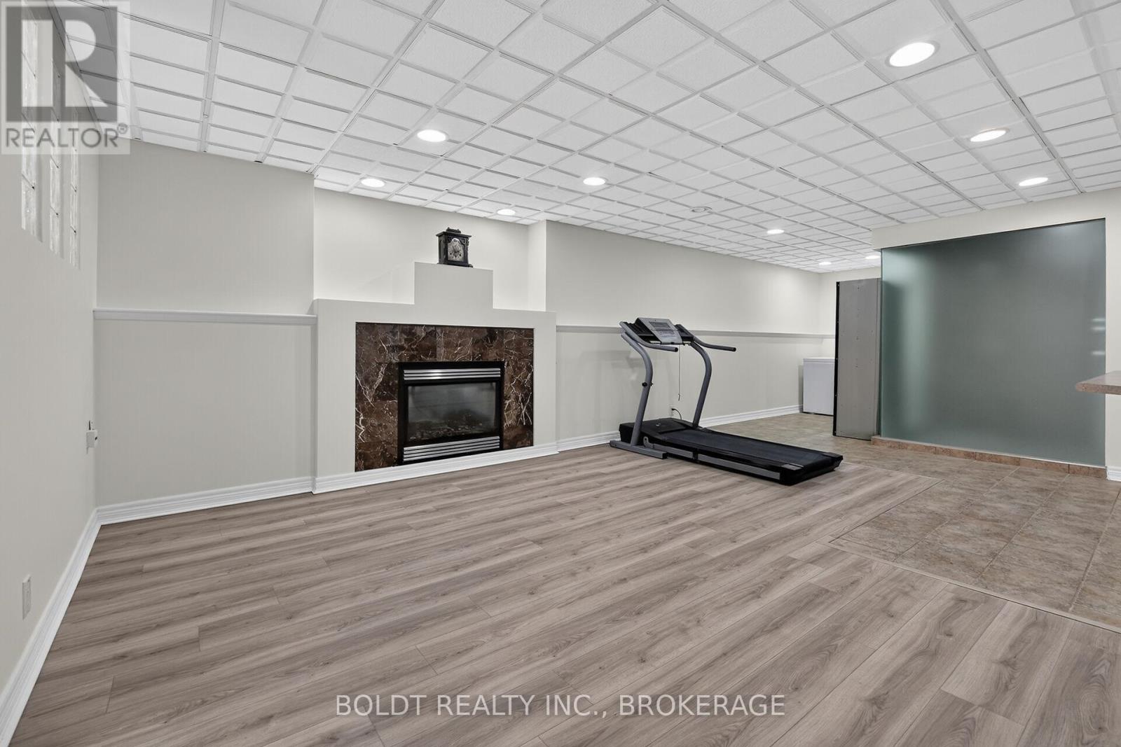 6 CEDAR COURT - 27