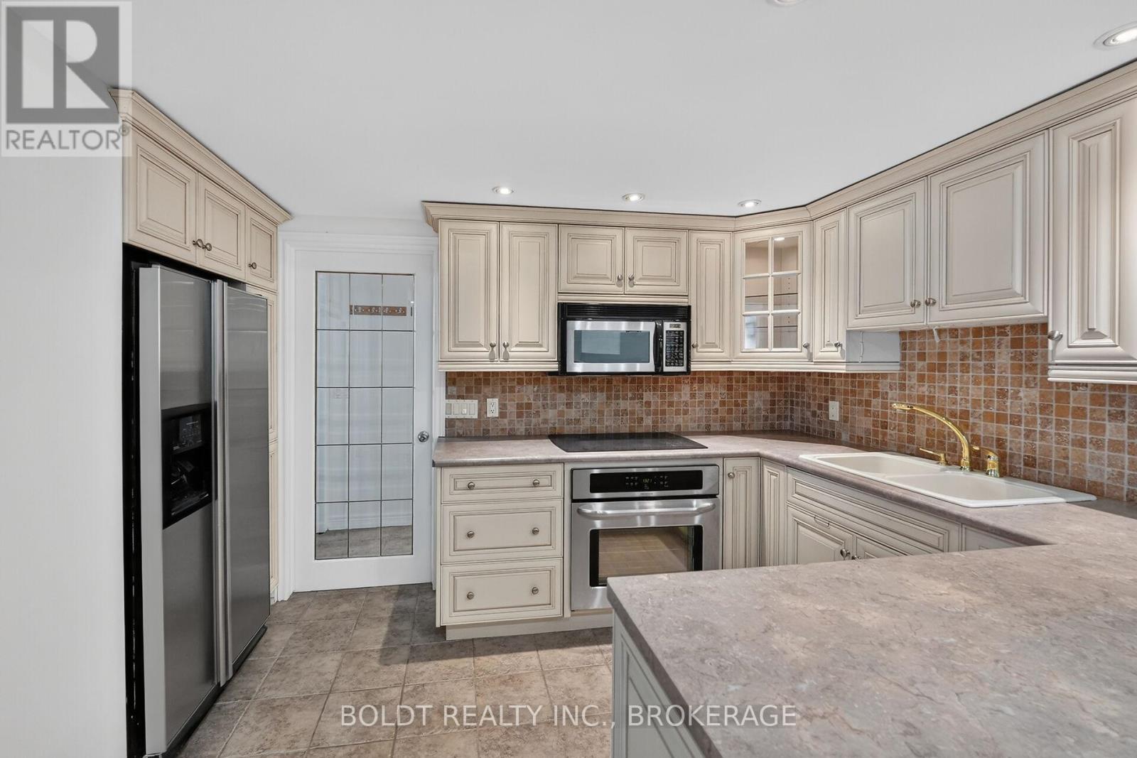 6 CEDAR COURT - 28