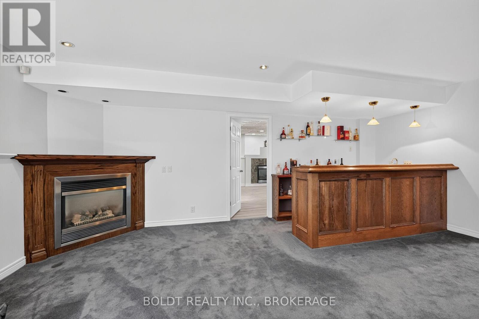 6 CEDAR COURT - 30