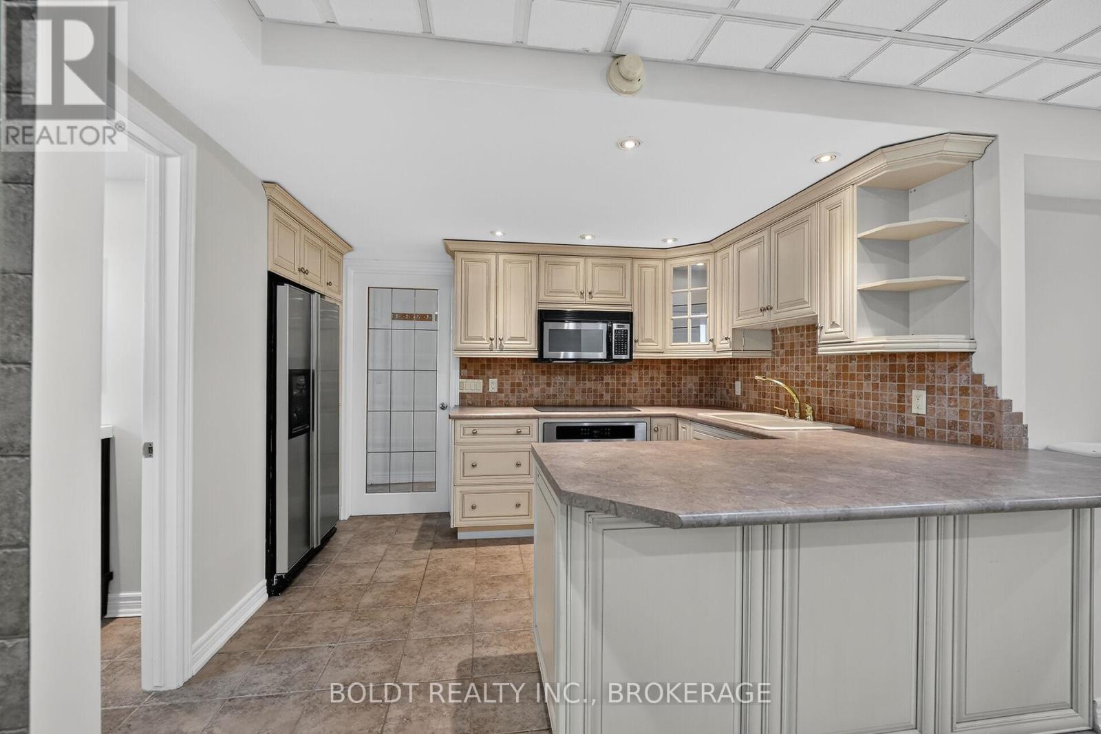 6 CEDAR COURT - 31