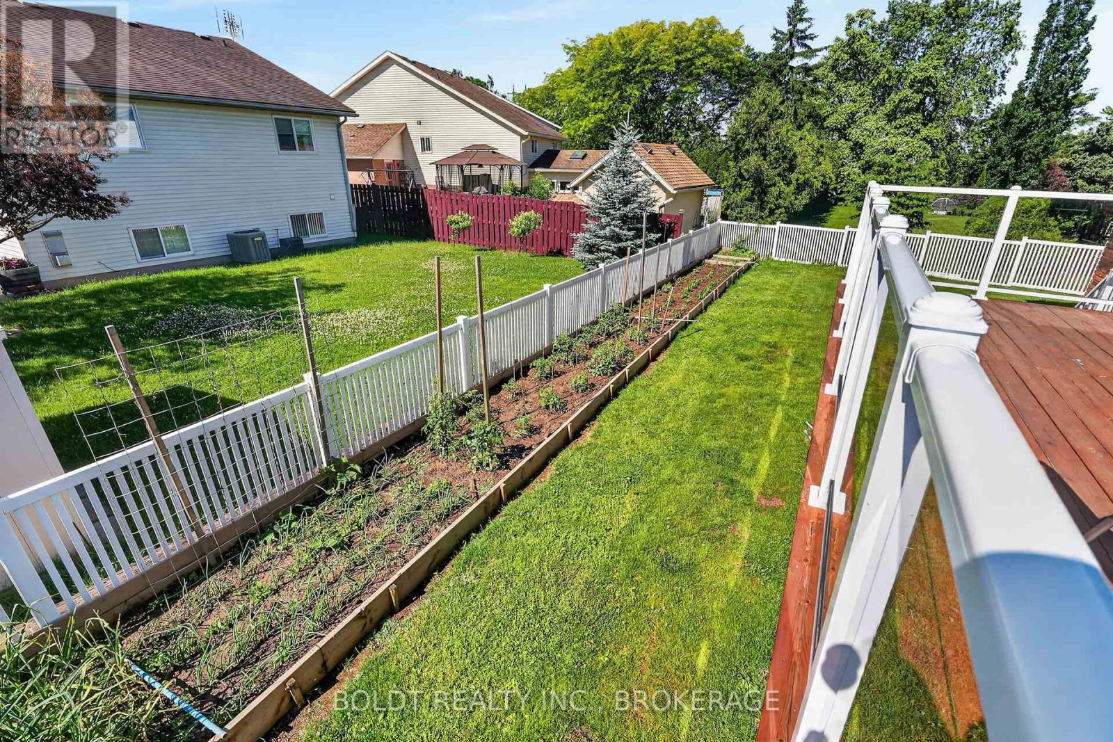 6 CEDAR COURT - 34