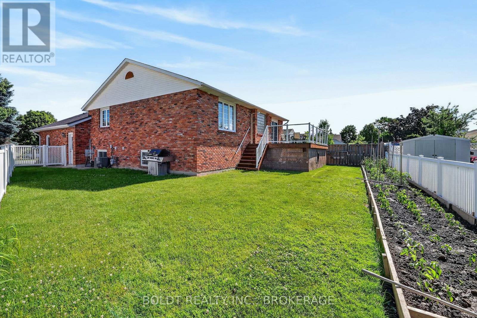 6 CEDAR COURT - 36
