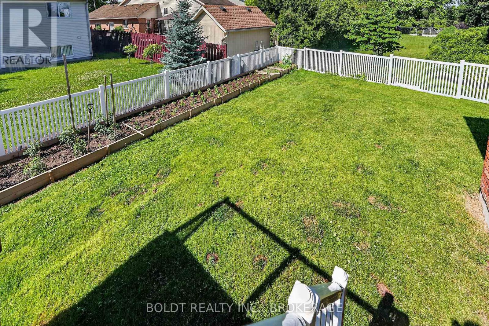6 CEDAR COURT - 37