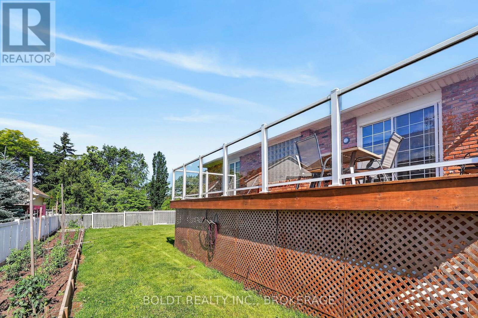 6 CEDAR COURT - 38