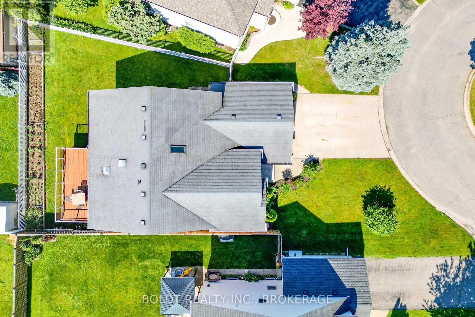 6 CEDAR COURT - 39