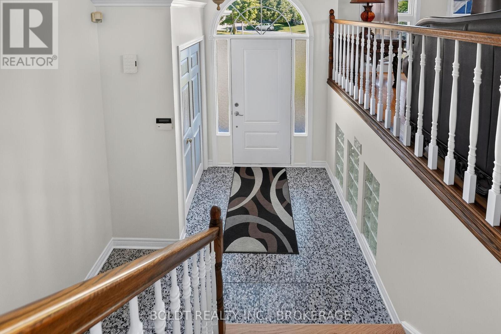 6 CEDAR COURT - 5