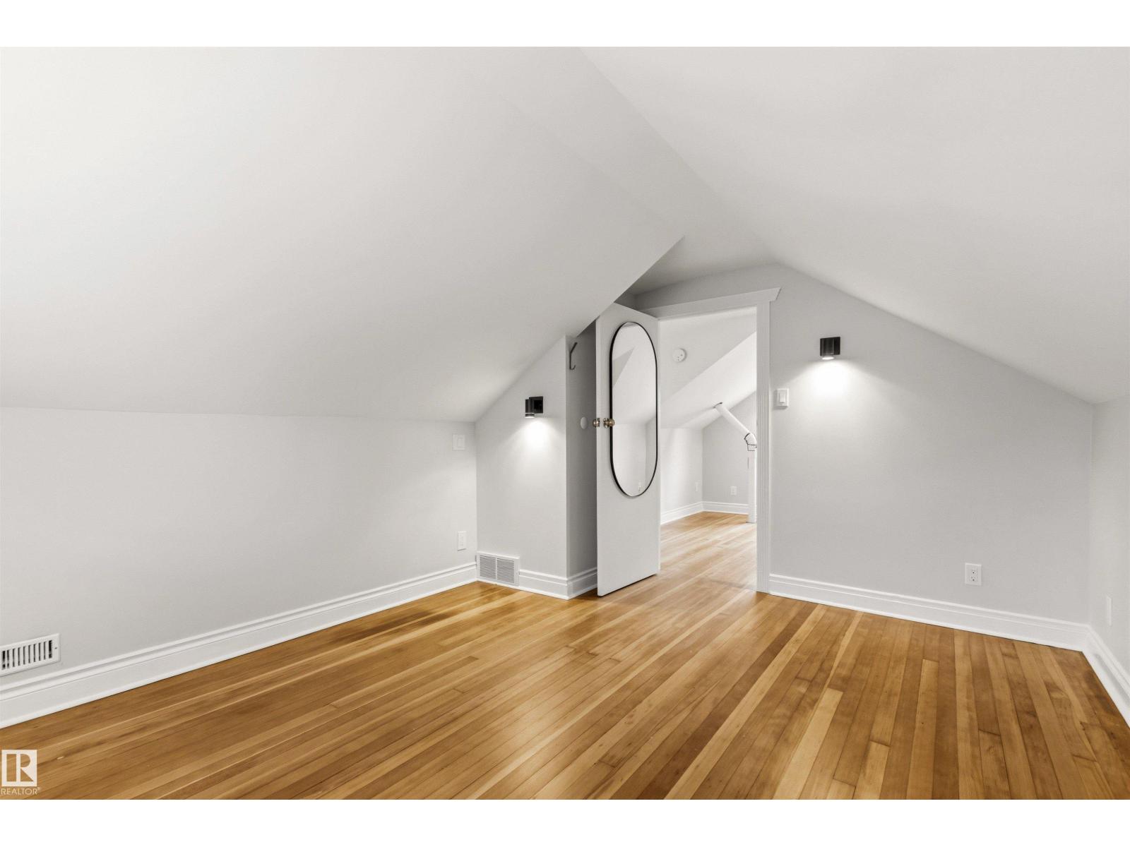 10628 73 AV NW — photo 42