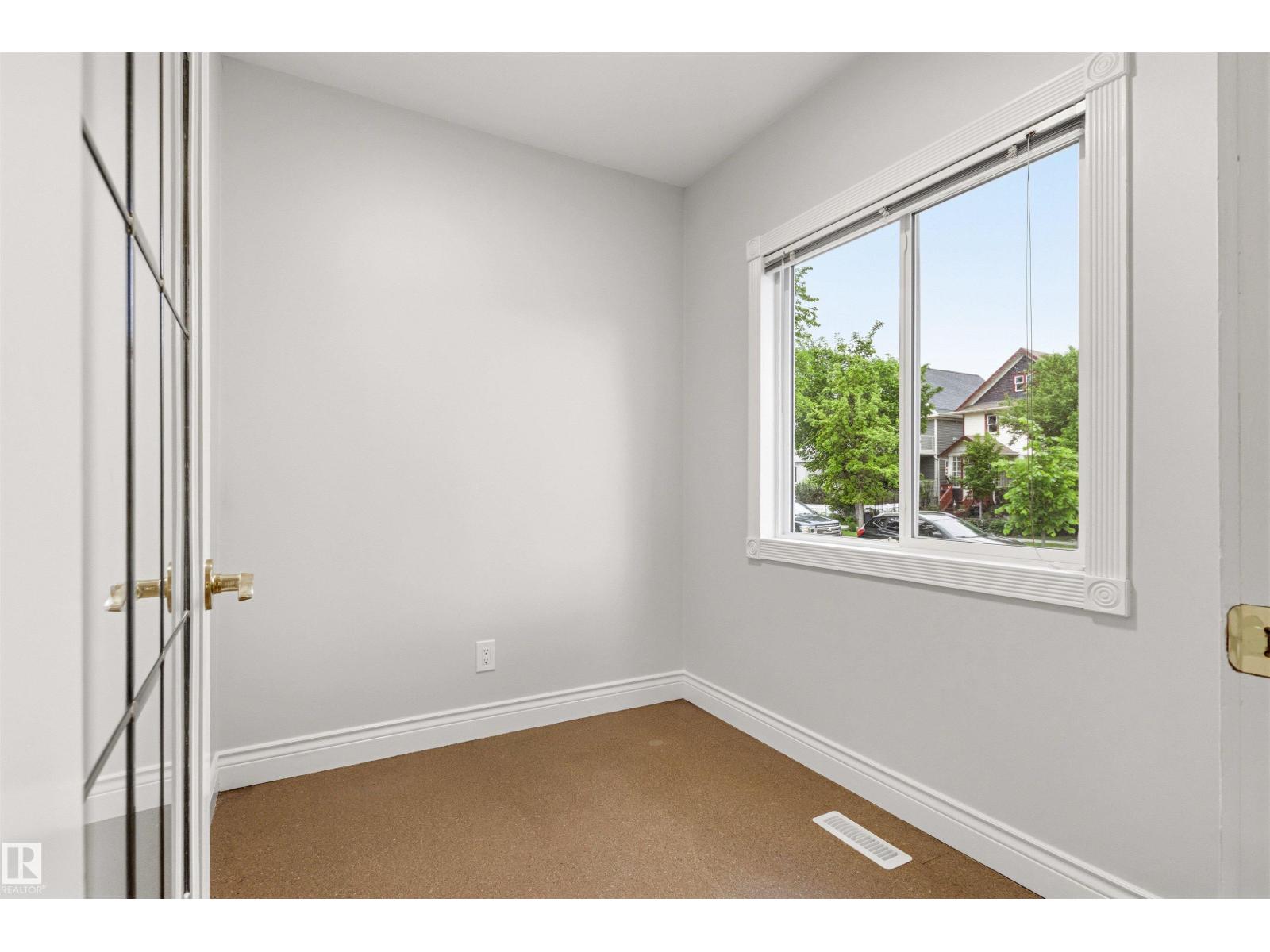 10628 73 AV NW — photo 9